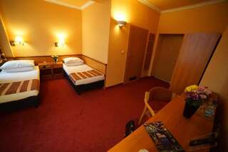 Отель Polonia Raciborz Рацибуж Двухместный номер с 1 кроватью - Подходит для гостей с ограниченными физическими возможностями-2