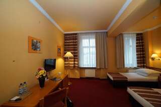 Отель Polonia Raciborz Рацибуж Двухместный номер с 1 кроватью - Подходит для гостей с ограниченными физическими возможностями-3